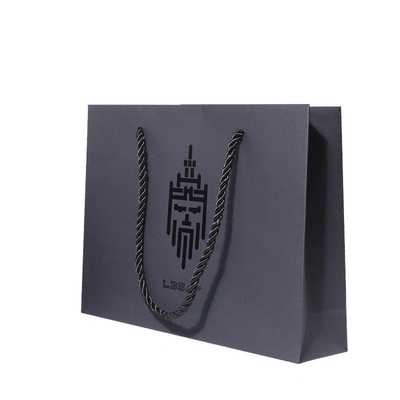 ซื้อ ถุงใส่กระดาษสีดำขนาดสั่งพิมพ์พิเศษ พร้อมหูหิ้วบิดโลโก้สปอตยูวี online manufacture