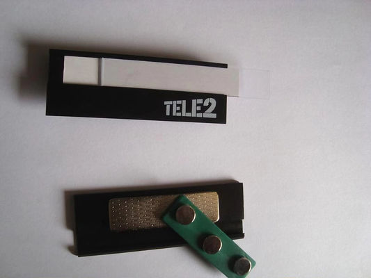 สัญลักษณ์ชื่อแม่เหล็กจากเหล็กอัลลูมิเนียมแบบกําหนดเอง ด้วยสัญลักษณ์การพิมพ์สัญลักษณ์