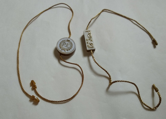 ราคาดี แท็กแขวนพลาสติกแบบกำหนดเองชื่อแบรนด์ Swing Tags สำหรับเสื้อผ้า Double Ends String ออนไลน์